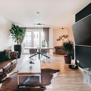 Apartment Stilvolle 4-Raumwohnung im Zentrum von Dresden 